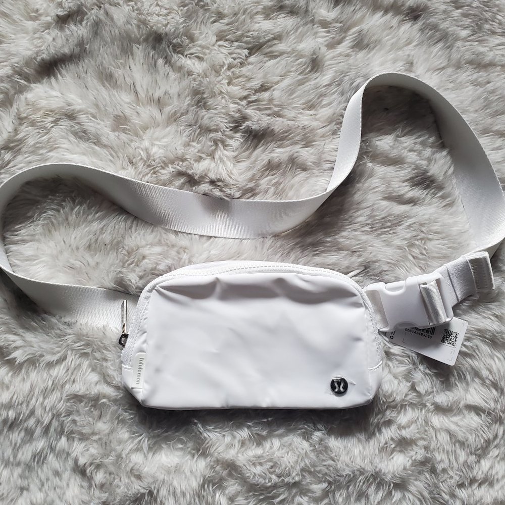 Nearly New Lululemon Everywhere Belt Bag 1L White